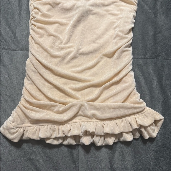 SHEIN Cream Ruffled Mini Skirt - Picture 2 of 2